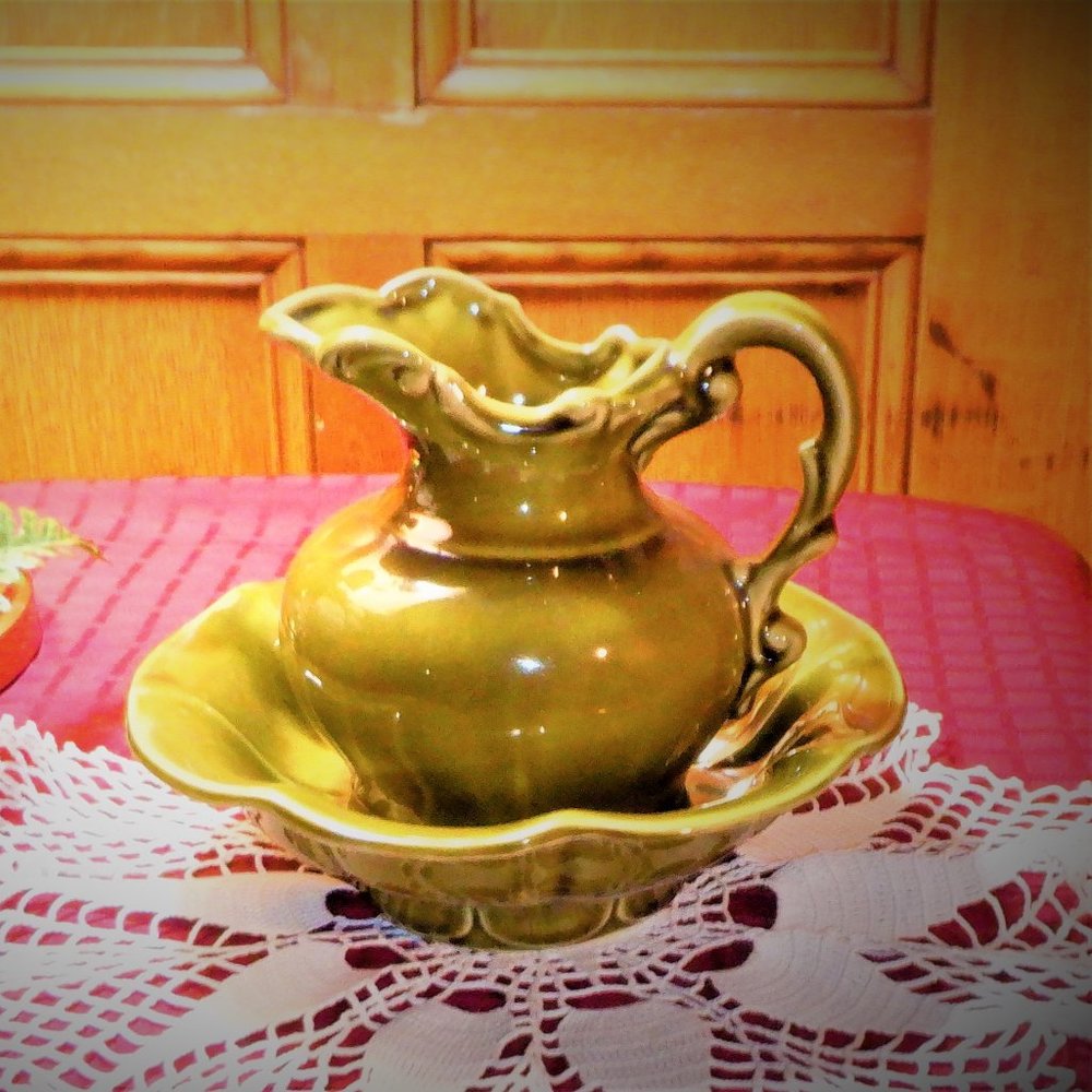 (*)*** MCCOY ***  PITCHER and BOWL BASIN, 2-Pc Set